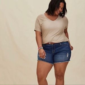 NWT Torrid Mid Short Medium Wash Distressed Vintage Stretch Denim Shorts SZ 18